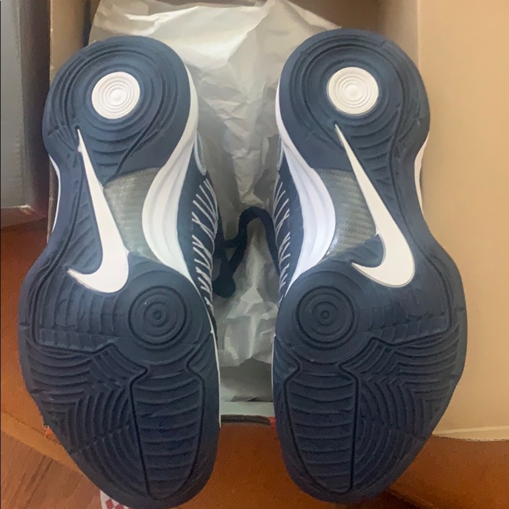 Nike Hyperdunks - Picture 2 of 3